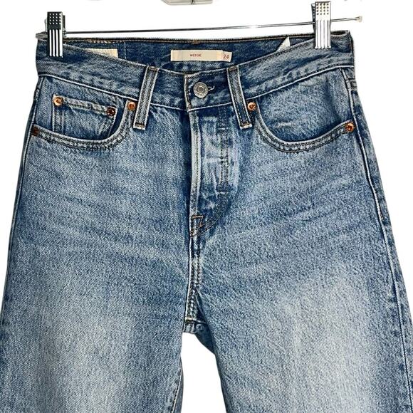 Levi’s Wedgie Fit High Rise Straight Leg Jeans Frayed Hem Light Wash Size 24 - Picture 2 of 7